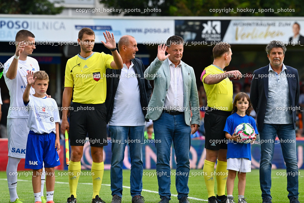 SAK vs. SK Sturm 22.7.2023 | Einlauf SAK gegen Sturm Graz, #24 Zoran Vukovic, Diesenberger Mario, Klagenfurter Bürgermeister Christian Scheider, Untergasser Achim, Brandner Roland, Referees