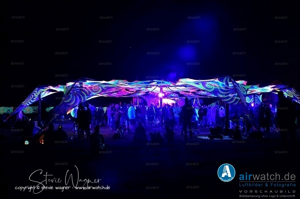 Bachblyten® Festival 2023 | Entdecken Sie atemberaubende Luftbilder und Fotografien auf airwatch.de - Tauchen Sie ein in eine Welt voller faszinierender Aufnahmen aus der Vogelperspektive.