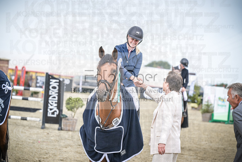 DOS_0088 | Entdecke hochwertige Reitturnierfotos von Foto Oger. Professionell, emotional und authentisch – jetzt Lieblingsmomente im Shop bestellen.Deutschlandweite Turnierfotografie. - Realisiert mit Pictrs.com