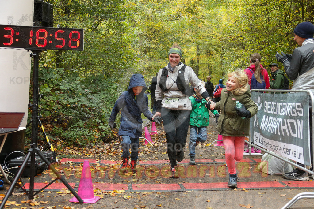 251026_1320_EX1_3227 | Sportfotografie im Rhein-Sieg Kreis, Köln, Bonn, NRW, Rheinland Pfalz, Hessen, etc. Unser Tätigkeitsfeld umfasst den Laufsport vom Volkslauf über den Marathon, Duathlon, Triathon bis zum Ultralauf wie Kölnpfad Ultra oder Schindertrail.