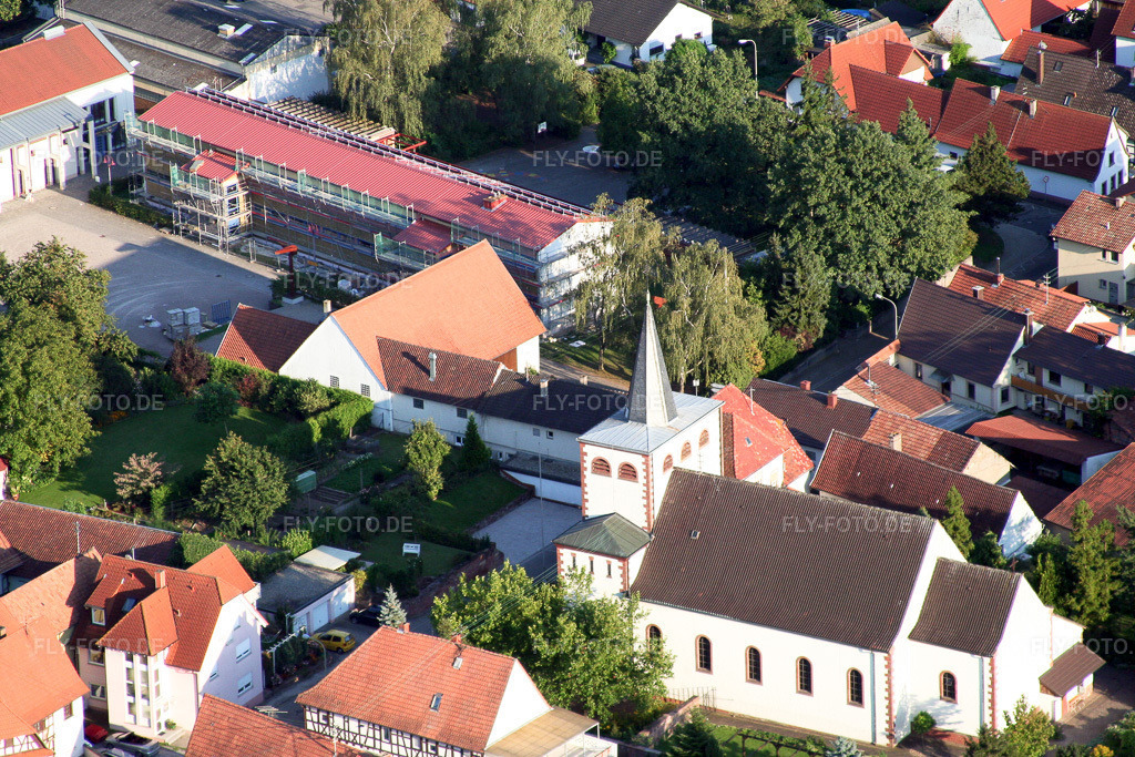 Luftbild: kath. Kirche in Minfeld im Bundesland Rheinland-Pfalz in Deutschland. Foto: IMG_7360.jpg vom 25.08.2007 durch Werner Riehm/FLY-FOTO.de