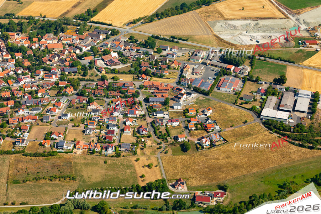 Das Luftbild zeigt : Mühlenweg Markt Einersheim - Die Luftaufnahme wurde 2023 vom UL-Flugzeug aus erstellt ( keine Drohne ) - Hochauflösende Luftaufnahme - Für grossformatige Ausdrucke geeignet. Die Geschenkidee !Mit Lizenz und Bildrechte bestellbar