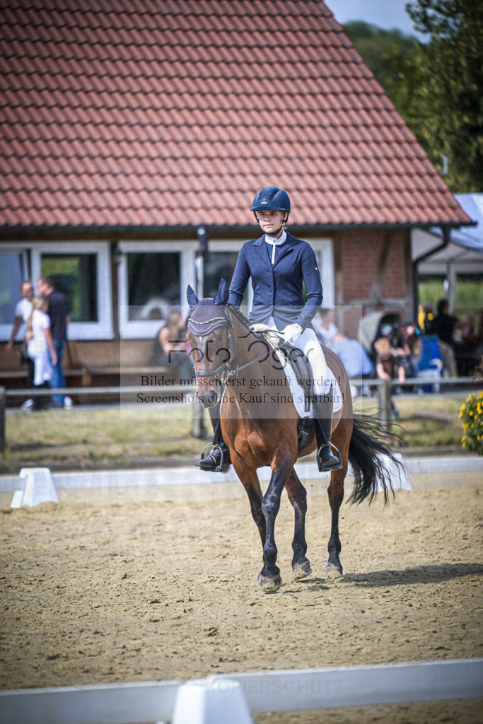 DOS_7515 | Entdecke hochwertige Reitturnierfotos von Foto Oger. Professionell, emotional und authentisch – jetzt Lieblingsmomente im Shop bestellen.Deutschlandweite Turnierfotografie. - Realisiert mit Pictrs.com