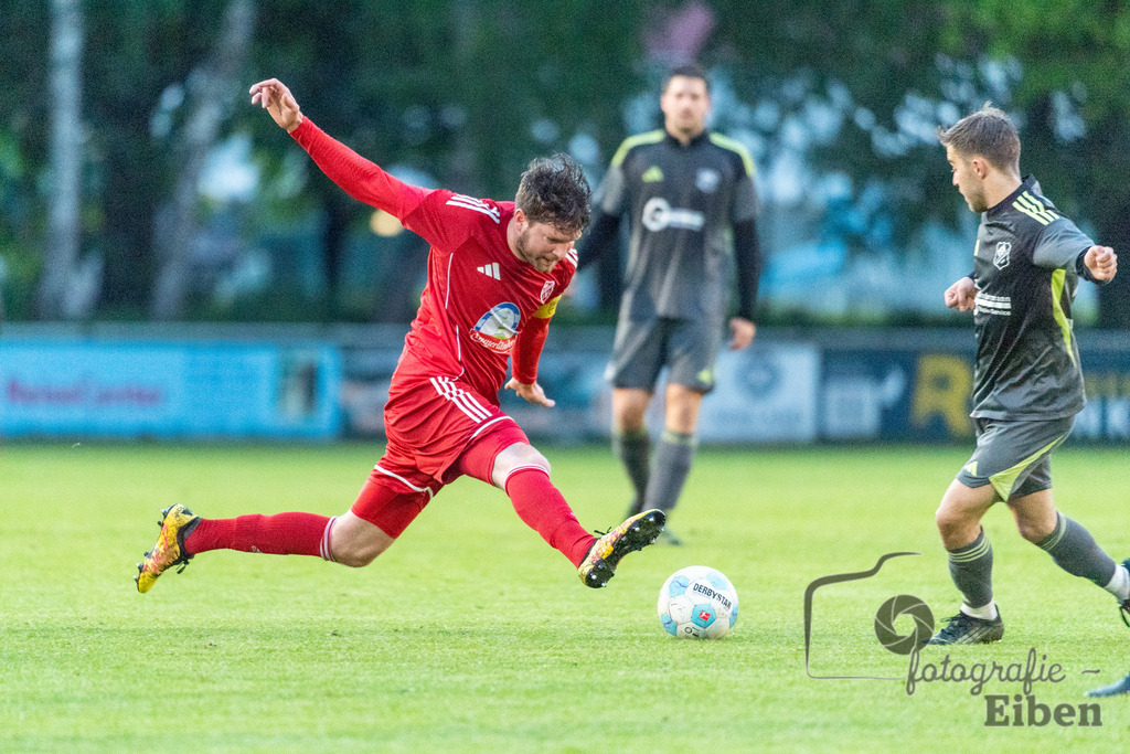 SV Eintracht Wiefelstede-TSV Abbehausen | Bezirksliga Herren; SV Eintracht Wiefelstede (rot)-TSV Abbehausen (grau) am 13.05.2026 in Wiefelstede (Sportanlage), Photo: Philip Eiben 2026 - Realisiert mit Pictrs.com