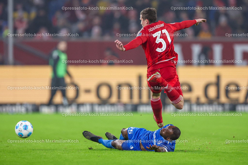 Due20122401041 | 20.12.2024, Fußball, Fortuna Düsseldorf - 1. FC Magdeburg, 2. Bundesliga, Merkur Spiel-Arena, Saison 2024 2025: Silas Gnaka (1.FC Magdeburg #25) im Zweikampf gegen Marcel Sobottka (Fortuna Düsseldorf #31)DFB regulations prohibit any use of photographs as image sequences and or quasi-video.