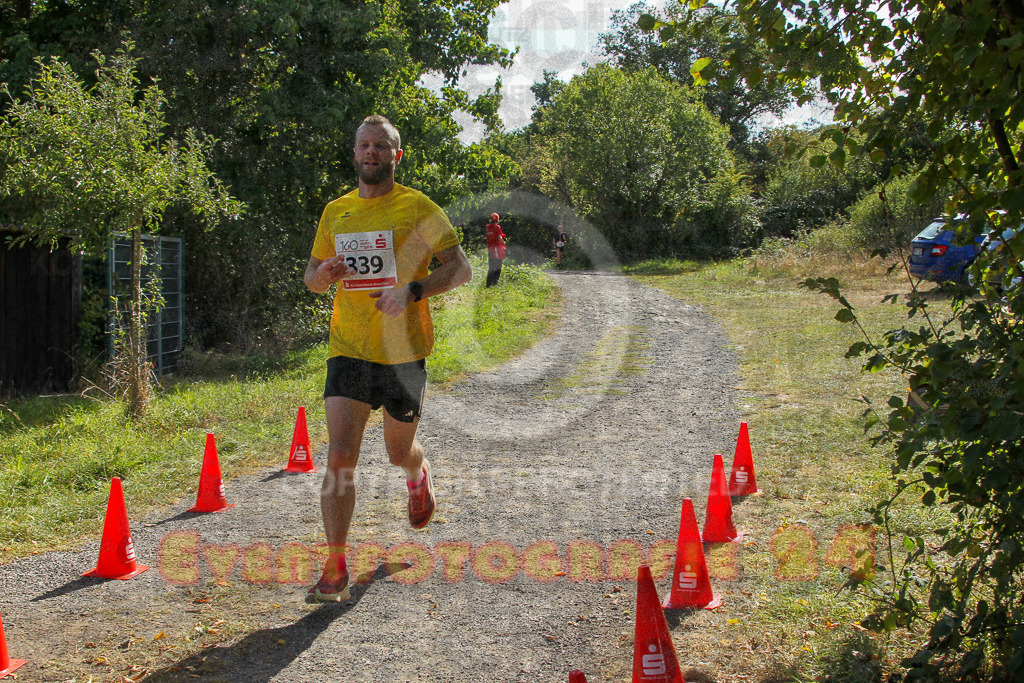 250830_1126_EV4_3438 | Sportfotografie im Rhein-Sieg Kreis, Köln, Bonn, NRW, Rheinland Pfalz, Hessen, etc. Unser Tätigkeitsfeld umfasst den Laufsport vom Volkslauf über den Marathon, Duathlon, Triathon bis zum Ultralauf wie Kölnpfad Ultra oder Schindertrail.