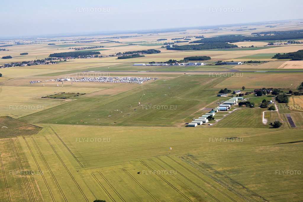 Vue aérienne: Vue de la ville à Landes-le-Gaulois dans le département Loir et Cher, France. Photo: IMG_082252.jpg prise le 20/06/2015 par Werner Riehm/FLY-FOTO.euRésolution de l'original: 5472 x 3648 px