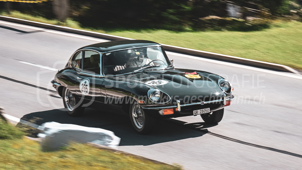 19. Arosa ClassicCar 2023 - 2. September 2023 | 19. Arosa ClassicCar 2023
Arosa, Schweiz
Lötscher Hans Peter aus Grüsch mit der Startnummer 265 in einem Jaguar E-Type 4.2 2+2 Serie 2, Jahrgang 1969, in der Klasse Classic Trophy.
@arosaclassiccar, @arosa.official, #arosaclassiccar, #arosa, #76curves, #classiccar
Bild: Sportfotografie Markus Aeschimann | www.markus-aeschimann.ch - Realisiert mit Pictrs.com