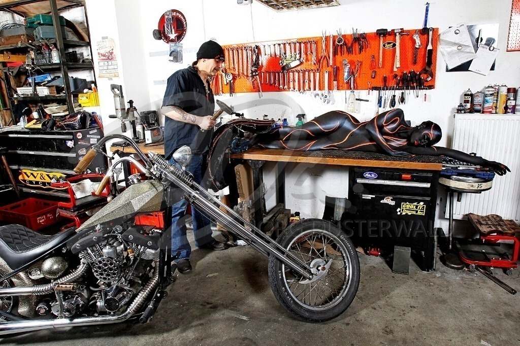 WorkingArt-ZWEIRADMECHANIKER_7583 | #003 | Modell: Sonia | Location: H&amp;D Doctor's Berlin | Foto: Tschiponnique Skupin - Realisiert mit Pictrs.com