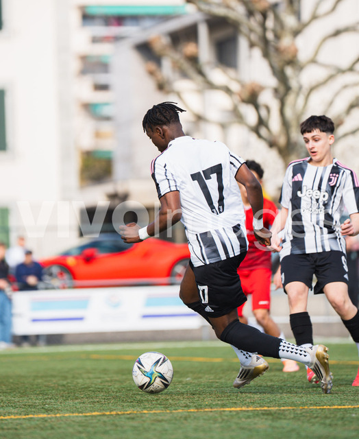 juv_lut_fmachado-0151 | Images from the Juniors B match between Juventus Academy and FC Lutry, played on 18 March 2026 in Lutry, Switzerland, featuring players, coaching staff and match action throughout the game.