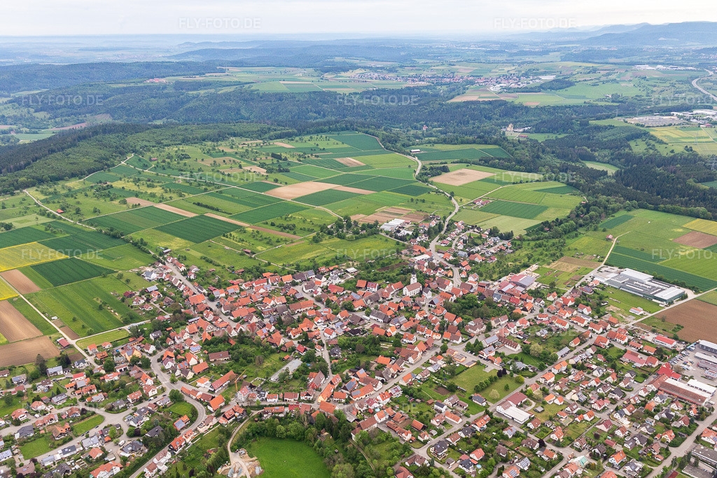 Luftbild: Ortsansicht im Ortsteil Ostdorf in Balingen im Bundesland Baden-Württemberg in Deutschland. Foto: IMG_114643.jpg vom 31.05.2019 durch Werner Riehm/FLY-FOTO.de