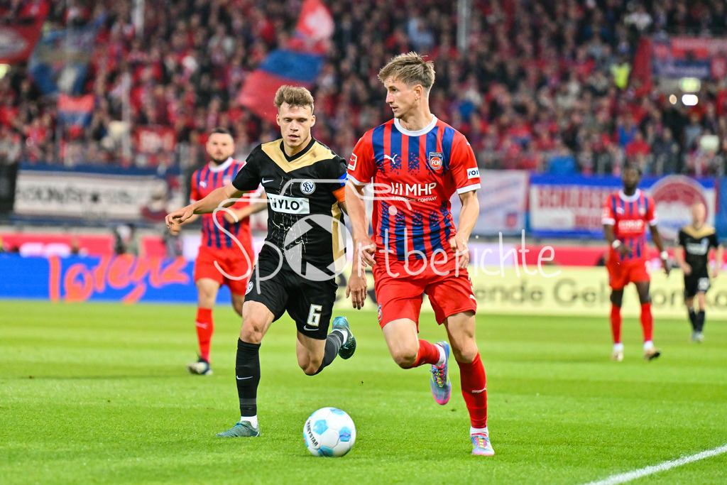1. FC Heidenheim - SV Elversberg 07 | im Duell Jan SCHOEPPER (Heidenheim 3) und Robin FELLHAUER (SV Elversberg 6) / Zweikampf / Relegation Bundesliga: 1. FC Heidenheim - SV Elversberg 07, Voith-Arena am 22.05.2025 / DFL REGULATIONS PROHIBIT ANY USE OF PHOTOGRAPHS AS IMAGE SEQUENCES AND/OR QUASI-VIDEO / BLD / ZDF