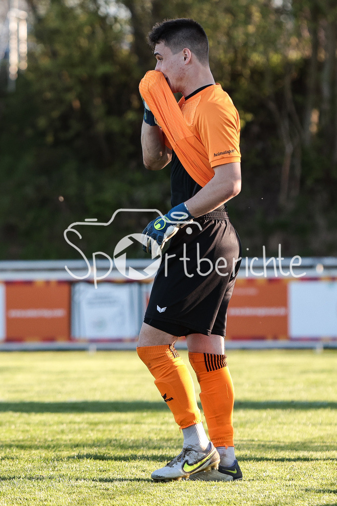 FC Pipinsried - TSV Buchbach | FC Pipinsried Keeper Daniel WITETSCHEK (FCP #1) in Aktion / Freisteller / Einzelfoto