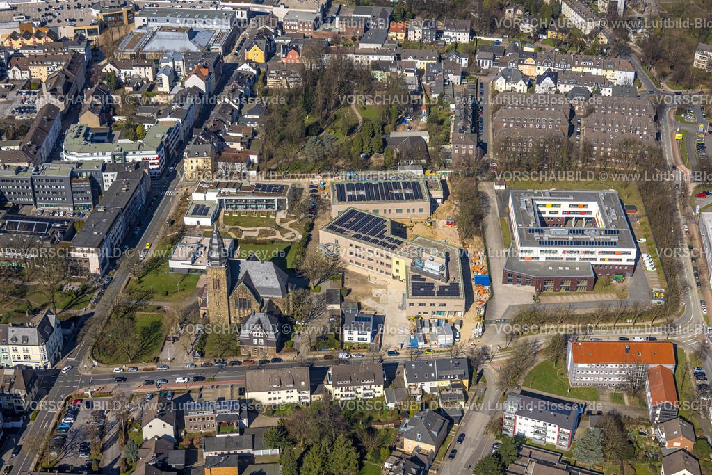 Velbert240301529 | Luftbild, Baustelle mit Neubau Grundschule zwischen Kurze Straße und Grünstraße, Martin-Luther-King-Schule, Hospiz Velbert, evang. Christuskirche und Gemeindehaus, Velbert, Ruhrgebiet, Nordrhein-Westfalen, Deutschland