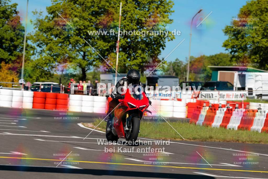 Moto-TeamOBK-21553 | Hier findet Ihr Bilder von Touristenfahrten auf der Nürburgring Nordschleife oder von anderen Veranstaltungen die ich besucht habe. Viel Spass beim Durch Schauen 