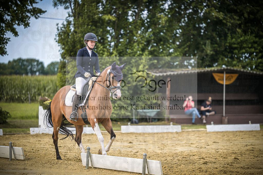 DOS_9098 | Entdecke hochwertige Reitturnierfotos von Foto Oger. Professionell, emotional und authentisch – jetzt Lieblingsmomente im Shop bestellen.Deutschlandweite Turnierfotografie. - Realisiert mit Pictrs.com