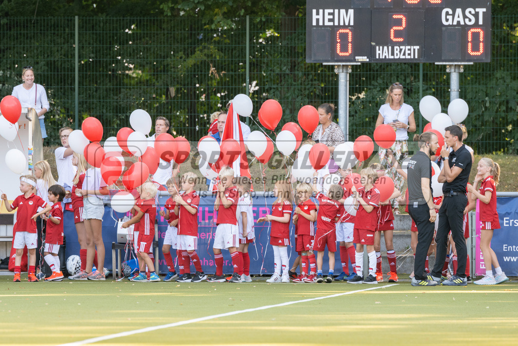 SFE_20220903_0015 | ; 1. Bundesliga Hockey Herren Rot-Weiss Köln - TSV Mannheim am 03.09.2022 in Köln (KTHC Stadion Rot-Weiss Köln Tennis and Hockey Club), Photo: Stephan Fehrmann 2022 (Sports-Gallery)