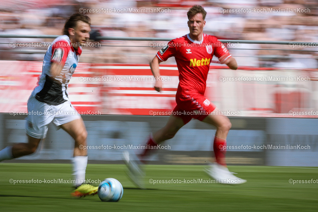 Koe3Liga11052401036 | 11.05.2024, Köln, Fußball, bwin 3. Liga Herren, Sportpark Höhenberg, 37. Spieltag, Saison 2023 2024, FC Viktoria Köln – Jahn Regensburg: Laufduell zwischen Florian Engelhardt (Viktoria Köln) und Christian Viet (Jahn Regensburg) 
DFB regulations prohibit any use of photographs as image sequences and or quasi-video.
