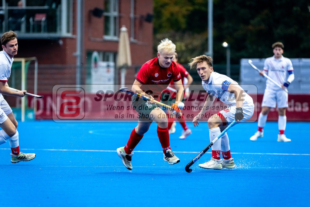 HK_20241102_108377 | 1. Bundesliga Herren Crefelder HTC - TSV Mannheim am 2.11.2024 CHTC Krefeld, Krefeld , LangHeinrich Finn ( Crefelder HTC #22 ) , Jacek Kurowski ( TSV Mannheim #31 )