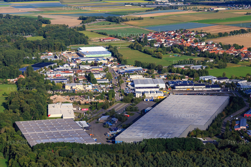 Luftbild: Baustelle zum Bau des neuen Logistikpark der HANSAINVEST und DFI-Real-Estate Kandel nach Abriss des OBI-Markts im Ortsteil Minderslachen in Kandel im Bundesland Rheinland-Pfalz in Deutschland. – Foto: IMG_149492.jpg vom 31.08.2025 durch Werner Riehm/FLY-FOTO.de – Auflösung des Originals: 4940 x 3293 px – Entdecke HANSAINVEST | Kapital-verwaltungs-gesellschaft: Hansainvest – DFI Real Estate - Driving Future Innovation