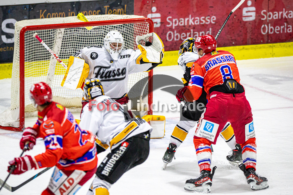 EC Peiting vs EV Füssen | Eishockey Oberliga Süd Vorrunde 2024/2025, EC Peiting vs EV Füssen, 20241002,Rihards BABULIS (EVF Goali 31) fängt den Puck,2024-10-02 in Peiting (Eisstadion)Rihards BABULIS (EVF Goali 31)Copyright: WolfgangxLindner foto-lindner.de