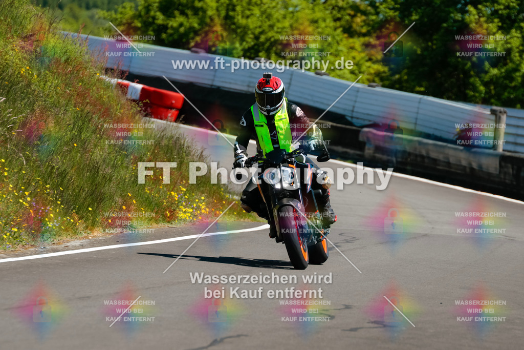Moto-TeamOBK-22209 | Hier findet Ihr Bilder von Touristenfahrten auf der Nürburgring Nordschleife oder von anderen Veranstaltungen die ich besucht habe. Viel Spass beim Durch Schauen 