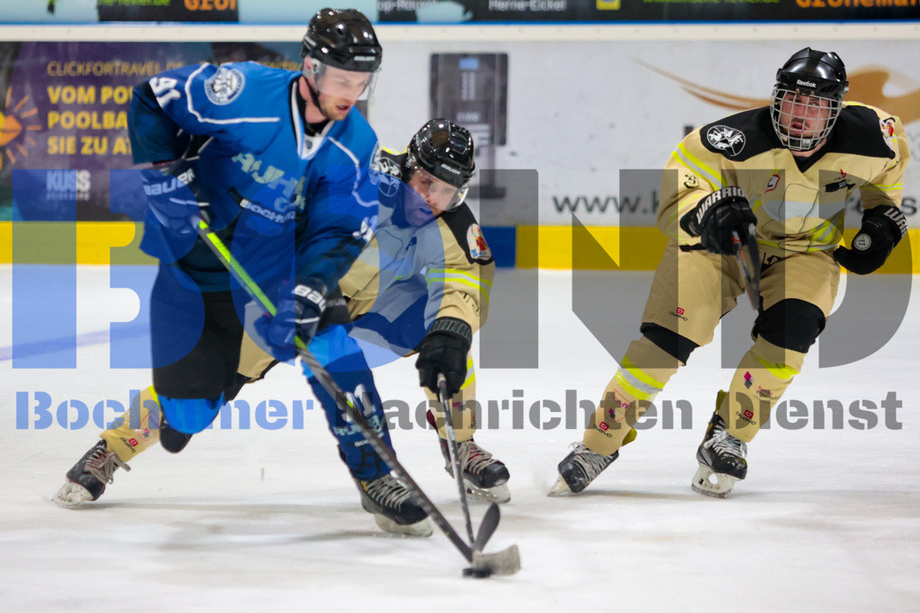 Benefiz-Eishockeyspiel der Polizei Bochum gegen die feuerwehr Duisburg {date} -  | {headline}



(Foto: Sebastian Sendlak / BOND)

 - Realisiert mit Pictrs.com