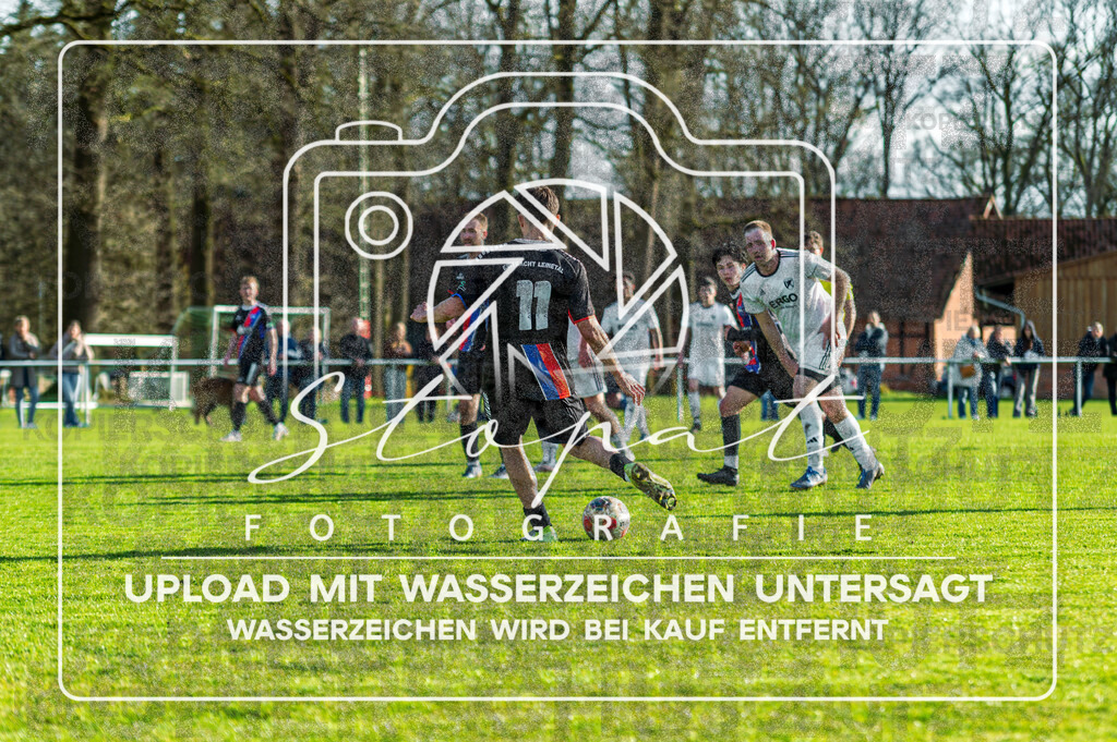 FGFS-LEN-1000 | Janne Maris Wibbertmann (Eintracht Leinetal #11) beim Herren Kreisliga HK Spiel zwischen FG Fulde-Stellichte und Eintracht Leinetal im Fulder Zentralstadion, Fulde (Simon Paul Stopat) - Realisiert mit Pictrs.com