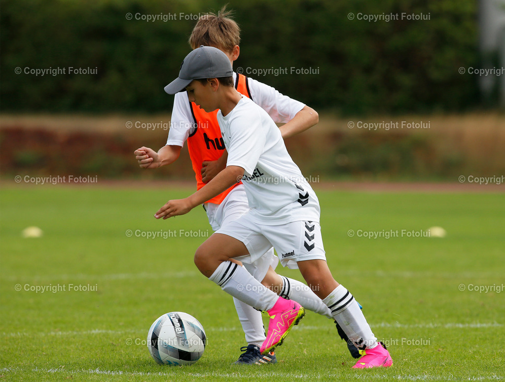 FUSBALLCAMPHERWIGDRECHSEL_20 | bilder, linz, photo, foto, fussball, sport, fotolui, bundesliga