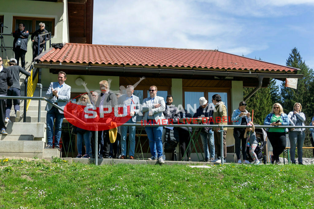 Portugal  U15 -Czech Republic U15 | Fans, Zussner, Antolitsch, Leikam ; Portugal  U15 -Czech Republic U15 am 29.04.2022 in Arnoldstein
(Sportplatz), AUSTRIA, (Photo by Ernst Krawagner sport-fan.at) - Realisiert mit Pictrs.com