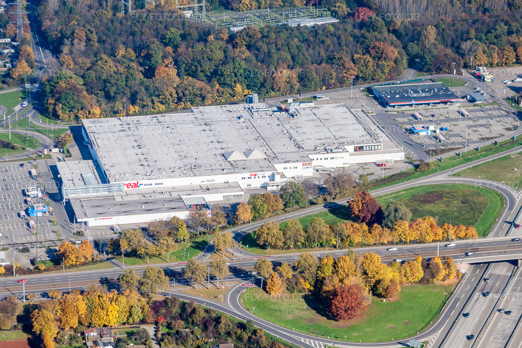 Luftbild: Einkaufszentrum real,- SB-Warenhaus GmbH und Saturn im Ortsteil Rintheim in Karlsruhe im Bundesland Baden-Württemberg in Deutschland. Foto: IMG_35059.jpg vom 31.10.2010 durch Werner Riehm/FLY-FOTO.de