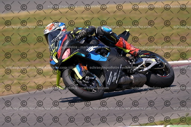 26bt04-1620 | markuskiefer.com - Realisiert mit Pictrs.com