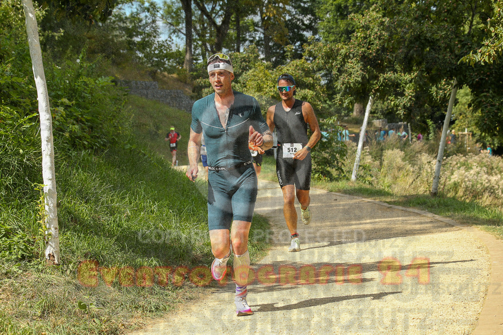 250824_1412_EX1_5382 | Sportfotografie im Rhein-Sieg Kreis, Köln, Bonn, NRW, Rheinland Pfalz, Hessen, etc. Unser Tätigkeitsfeld umfasst den Laufsport vom Volkslauf über den Marathon, Duathlon, Triathon bis zum Ultralauf wie Kölnpfad Ultra oder Schindertrail.