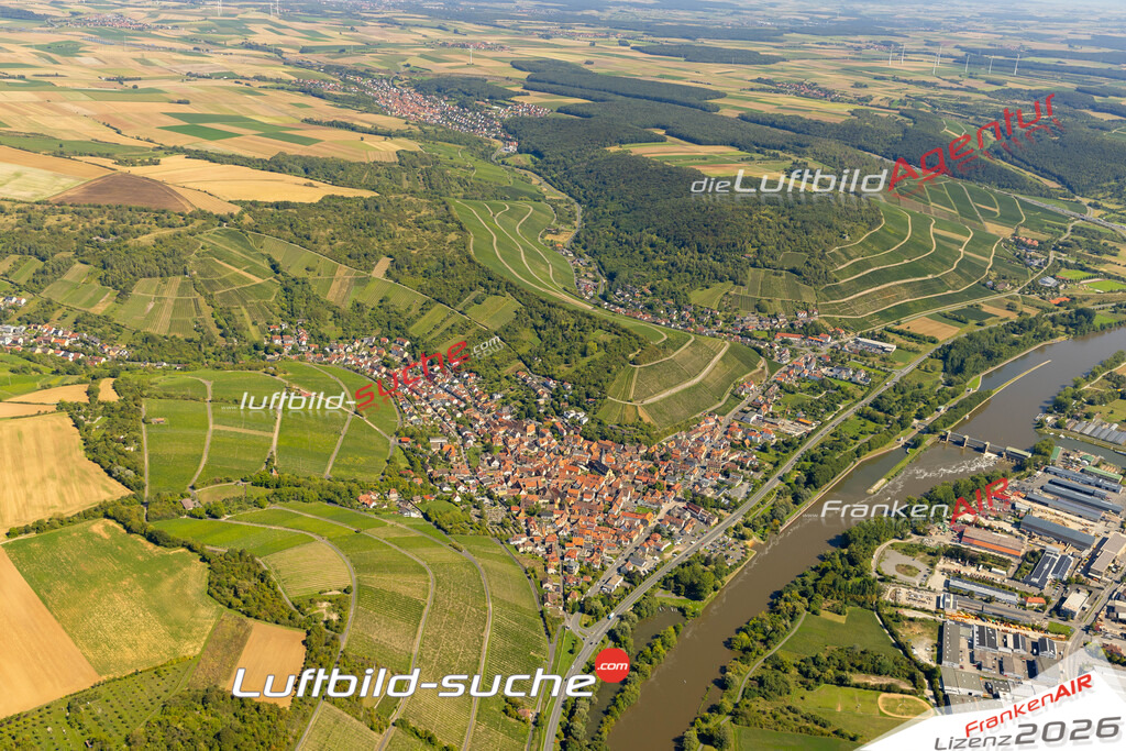 Das Luftbild zeigt :  Randersacker - Die Luftaufnahme wurde 2023 vom UL-Flugzeug aus erstellt ( keine Drohne ) - Hochauflösende Luftaufnahme - Für grossformatige Ausdrucke geeignet. Die Geschenkidee !Mit Lizenz und Bildrechte bestellbar