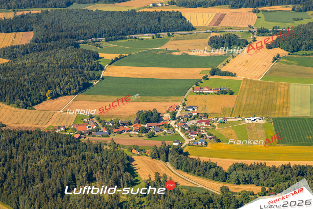 Das Luftbild zeigt : Muttenshofen Lauterhofen - Die Luftaufnahme wurde 2024 vom UL-Flugzeug aus erstellt ( keine Drohne ) - Hochauflösende Luftaufnahme - Für grossformatige Ausdrucke geeignet. Die Geschenkidee !Mit Lizenz und Bildrechte bestellbar