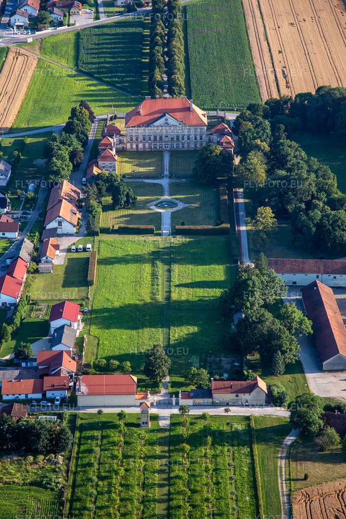 Vue aérienne: Château de Dornau à Dornava dans le département Slovénie, Slovénie. Photo: IMG_137298.jpg prise le 08/07/2023 par Werner Riehm/FLY-FOTO.eu – Résolution de l'original: 3648 x 5472 px – Občina Dornava