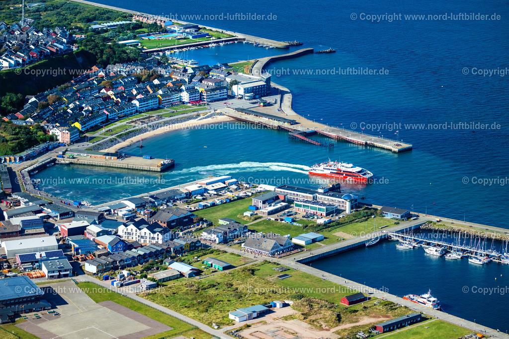 Helgoland_Halunder_Jet_FRS_Fähren_ELS_4187280824 | HELGOLAND 28.08.2024 Im Hafen ankerndes und festgemachtes Fährschiff " Katamaran FRS Halunder Jet " an der Straße Am Südstrand in Helgoland im Bundesland Schleswig-Holstein, Deutschland. // Anchored and moored ferry in the harbor " Katamaran FRS Halunder Jet " on street Am Suedstrand in Helgoland in the state Schleswig-Holstein, Germany. Foto: Martin Elsen
