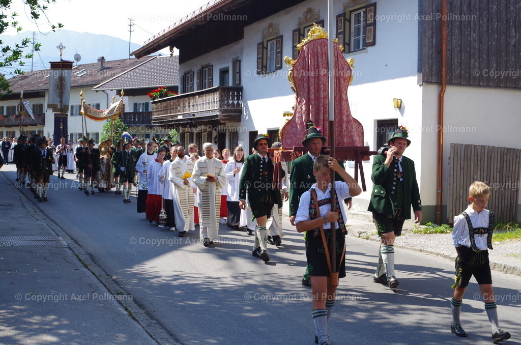 IMGP3781 | fotografiert von Axel PollmannLeonhardi Wallfahrt Benediktbeuern und Murnau, Fronleichnam, Fasching, Landschaft im Loisachtal und Benediktbeuern  - Realisiert mit Pictrs.com