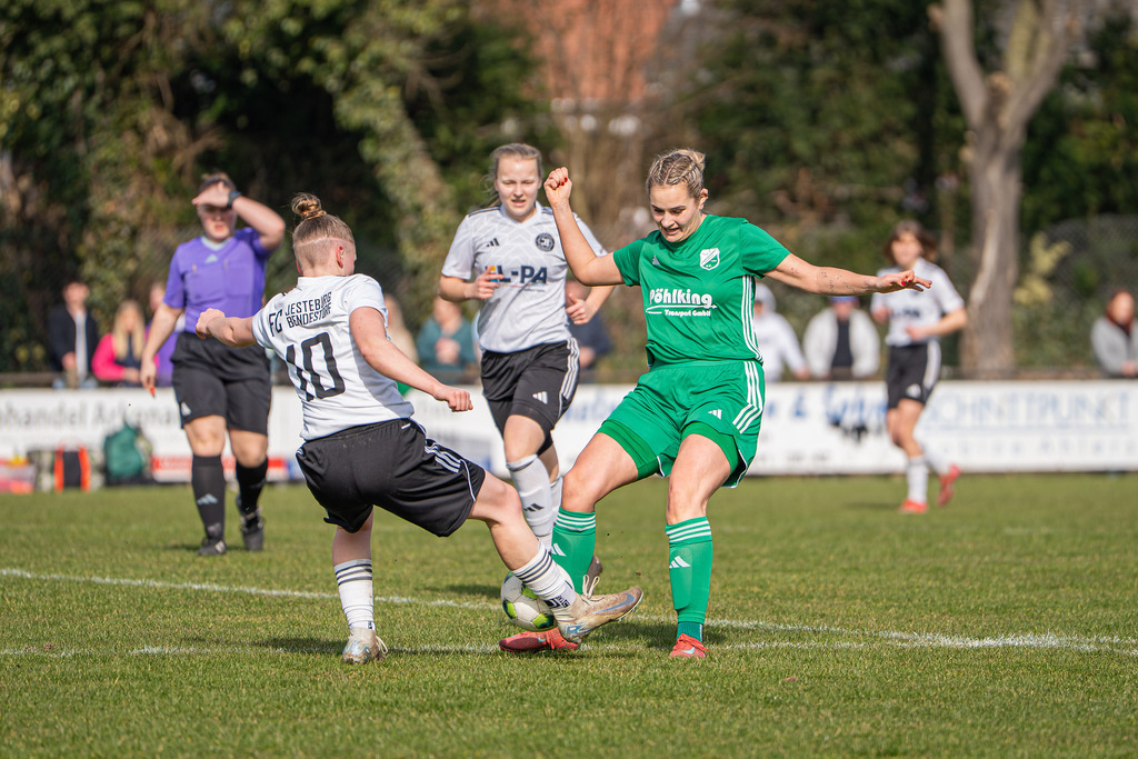 Fußball I Frauen I Saison 2025-2026 I Oberliga Niedersachsen I 15. Spieltag I TuS Lutten - FC Jesteburg-Bendestorf I 6553 | jns.sportfotos - Realisiert mit Pictrs.com