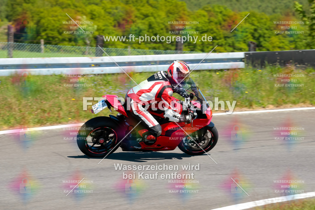 Moto-TeamOBK-21848 | Hier findet Ihr Bilder von Touristenfahrten auf der Nürburgring Nordschleife oder von anderen Veranstaltungen die ich besucht habe. Viel Spass beim Durch Schauen 