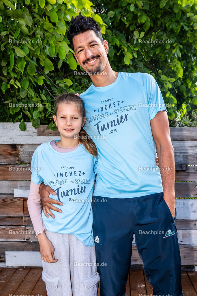 2025-200075960-Vater-Sohn-Turnier-Familienfotos | Pinar Atalay, Bundeskanzler Friedrich Merz 29.05.2025; Berlin Foto: Gerold Rebsch - www.beachpics.de