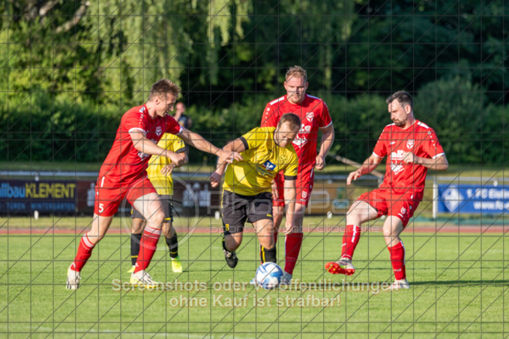 20250620_193445_0309 | #,TV Eybach (rot) vs. TSV Ottenbach (gelb), Fussball, Relegationsfinale in Kreisliga A3 - Bezirk Neckar/Fils, Saison 2024/2025, Eichenbachstadion, Haldenstraße, 73054 Eislingen, 20.06.2025 - 18:30 Uhr,Foto: PhotoPeet-Sportfotografie/Peter Harich
