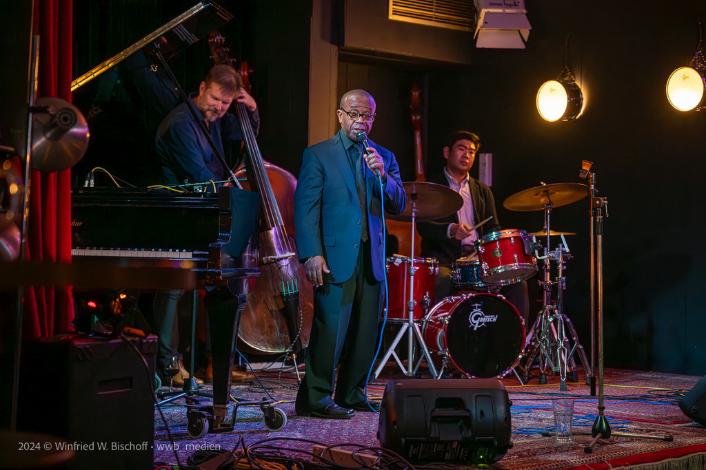 wwb-2411-0312 | <Fotografie> <Video> <Film> <Winfried Bischoff> - Realisiert mit Pictrs.com