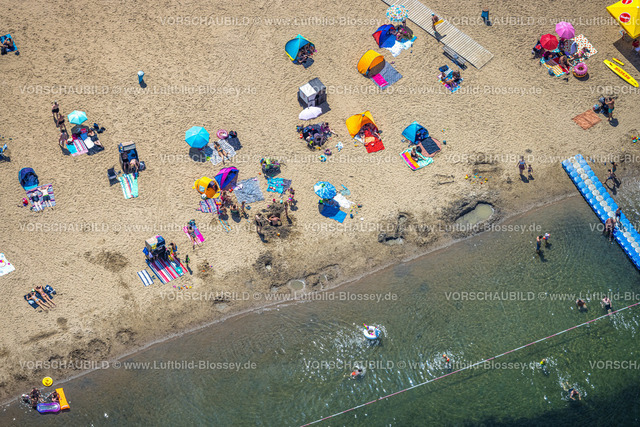 Voerde220702922 | Luftbild, Badegäste und Ponton im Strandbad Tenderingssee, Strandgäste mit Sonnenschirm und Badetuch, Möllen, Voerde, Ruhrgebiet, Nordrhein-Westfalen, Deutschland