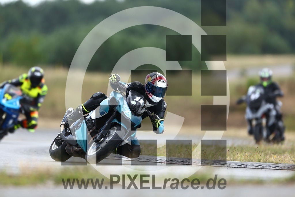 0011-20240805_03283 | Schöne Erinnerungen an spannende Momente - das festzuhalten ist unser Job. PIXELrace.de ist seit 2003 auf den Rennstrecken Europas unterwegs um die Action draußen beim Fahren und die wunderbare Stimmung imm Fahrerlager für euch einzufangen.