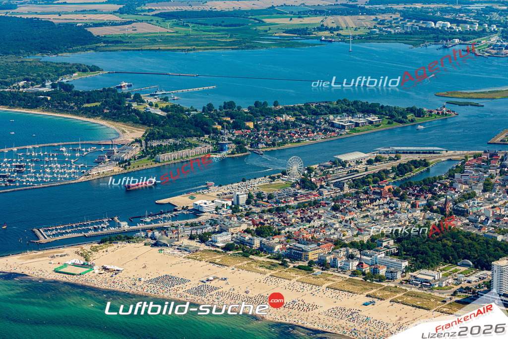 Luftaufnahme Warnemünde Rostock - Die Luftaufnahme wurde 2025 vom UL-Flugzeug heraus erstellt ( ohne Drohne ) - Hochauflösende Luftaufnahme - für professionelle Ausdrucke geeignet. Die Geschenkidee !Mit Lizenz und Bildrechte bestellbar