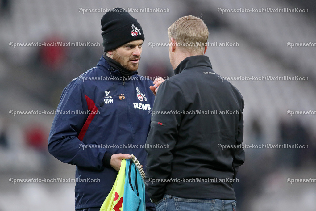 RWE06012402128 | 06.01.2024, Essen, Fußball, Herren, Stadion an der Hafenstraße, Testspiel, Rot-Weiss Essen – 1. FC Köln:  Max Weuthen Athletik-Trainer zusammen mit Cheftrainer Timo Schultz (1.FC Köln). 
DFB regulations prohibit any use of photographs as image sequences and or quasi-video.