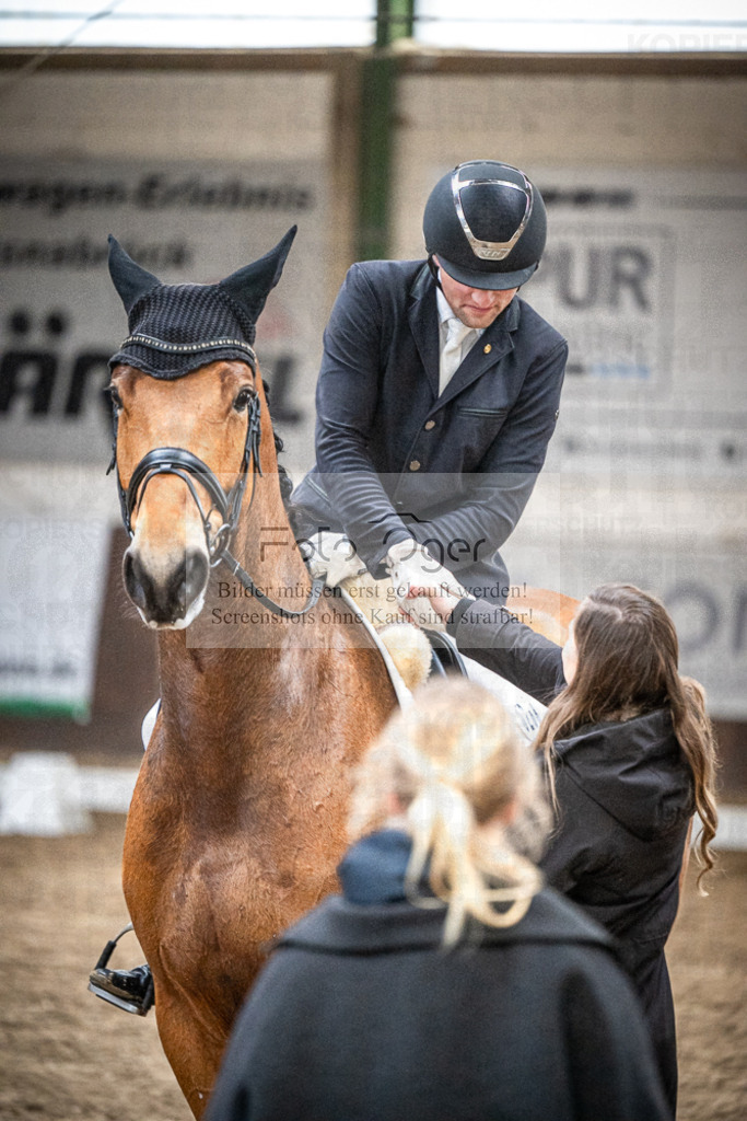 DOS_0002 | Entdecke hochwertige Reitturnierfotos von Foto Oger. Professionell, emotional und authentisch – jetzt Lieblingsmomente im Shop bestellen.Deutschlandweite Turnierfotografie. - Realisiert mit Pictrs.com
