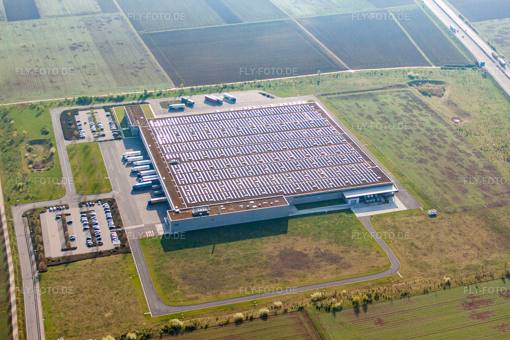 Luftbild: Hochregal- Lager-Gebäudekomplex und Logistikzentrum auf dem Gelände Aldi GmbH & Co. Kommanditgesellschaft an der Weinstraße im Ortsteil Jerusalemsberg in Kirchheim im Bundesland Rheinland-Pfalz in Deutschland. Foto: IMG_49675.jpg vom 13.04.2012 durch Werner Riehm/FLY-FOTO.de