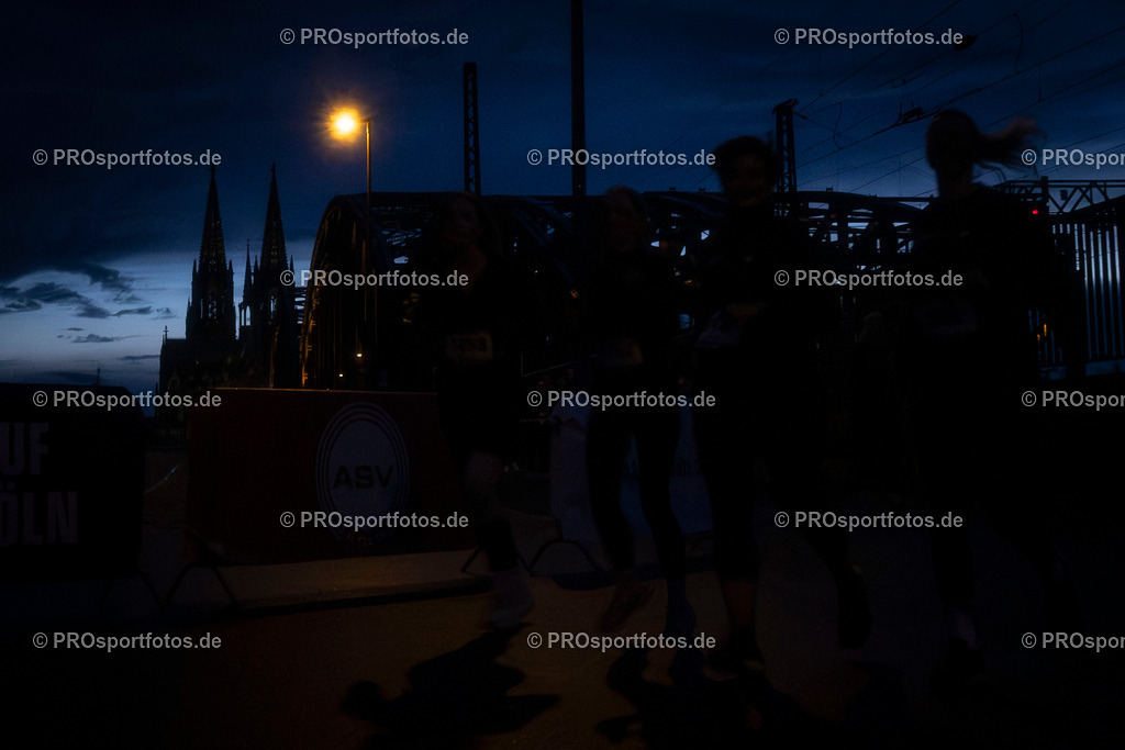 23. ASV Nachtlauf; Koeln, 13.05.26 | Impressionen vom 23. ASV Nachtlauf am 13.05.26 am Tanzbrunnen in Koeln. Foto: BEAUTIFUL SPORTS/Leah Kohring